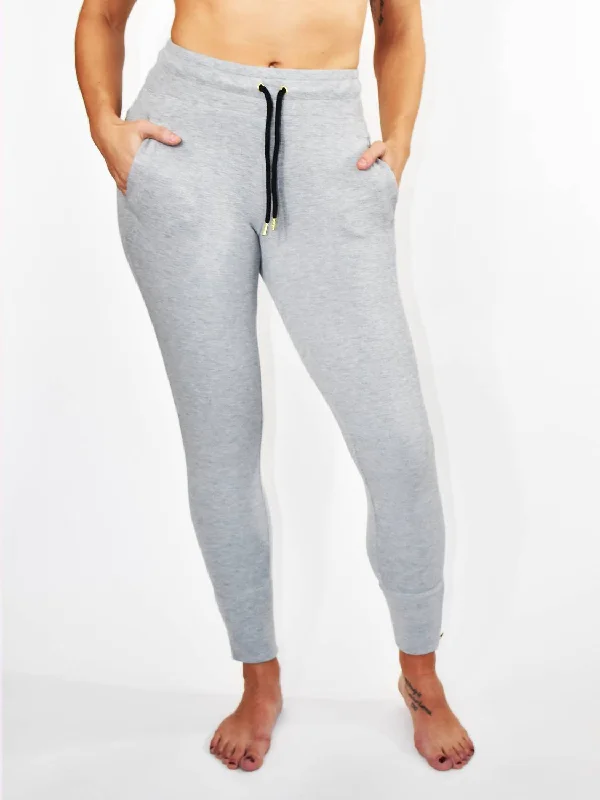 Contour Crop Jogger In Grey